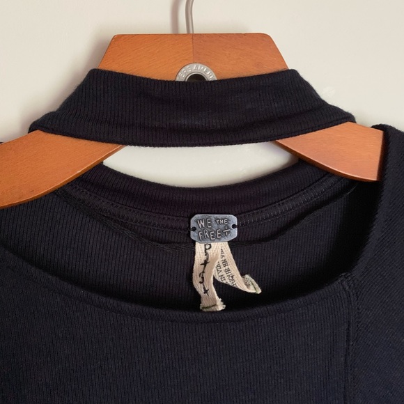 🌸 WE THE FREE Fitted Neck Cutout Top - Picture 3 of 7